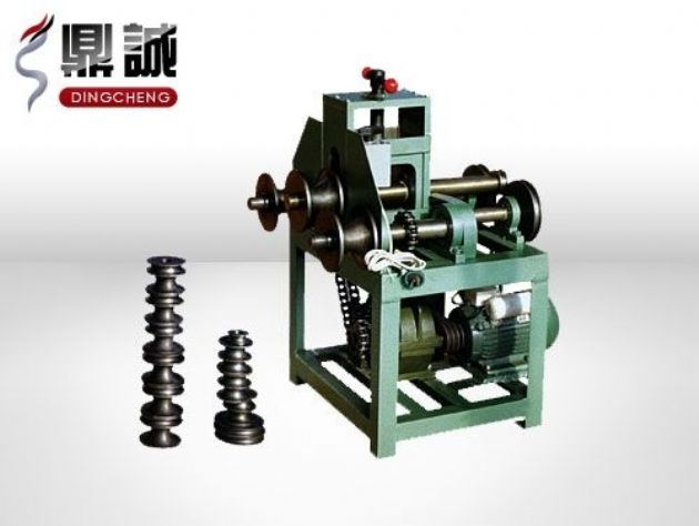 點擊查看詳細信息<br>標題：立式多功能滾動式彎管機 閱讀次數：5270